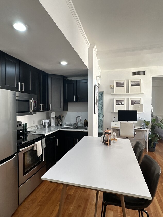 Primary Photo - 10134 100 St NW