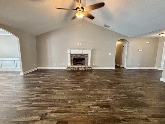 Building Photo - 140 Rolling Oaks Ln