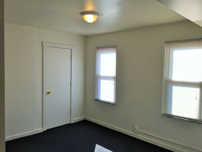 Building Photo - 3815 Pier