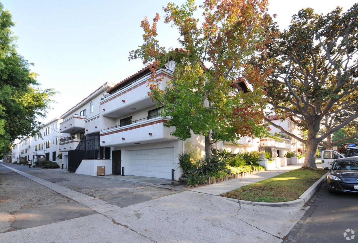 Building Photo - 3291 Sawtelle Blvd