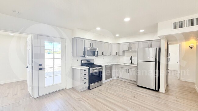 Foto del edificio - 726 E Vista Del Cerro Dr