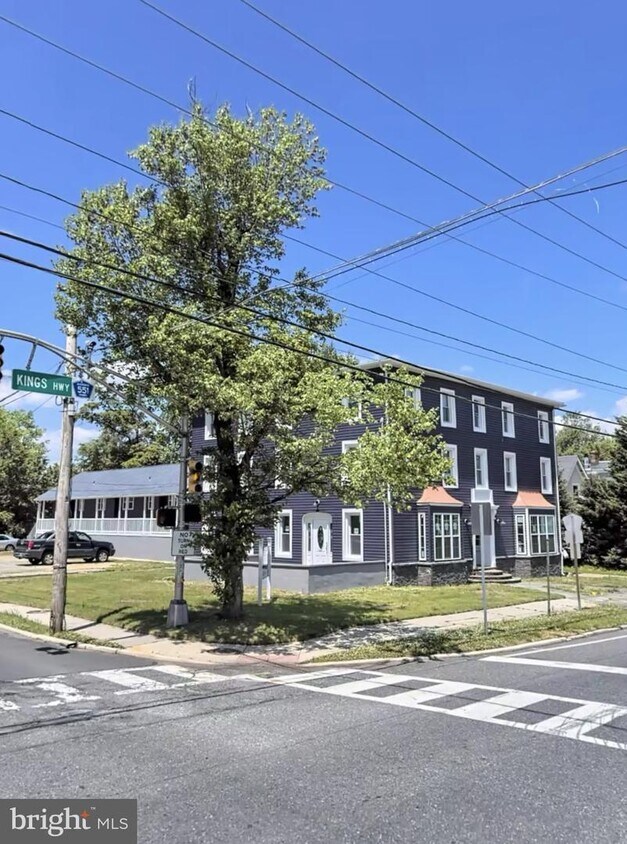 Building Photo - 297 Kings Hwy