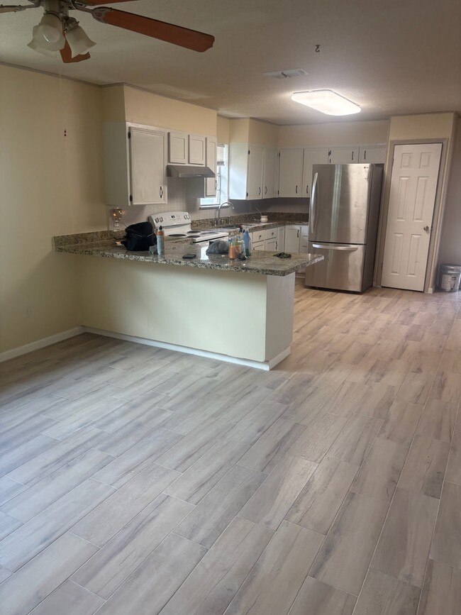 Kitchen/Dinning - 529 E Williamson Ave