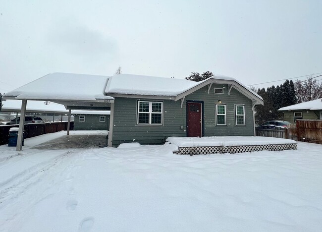 Building Photo - 2 Bed 2 Bath Home with Storage Shed and Ca...