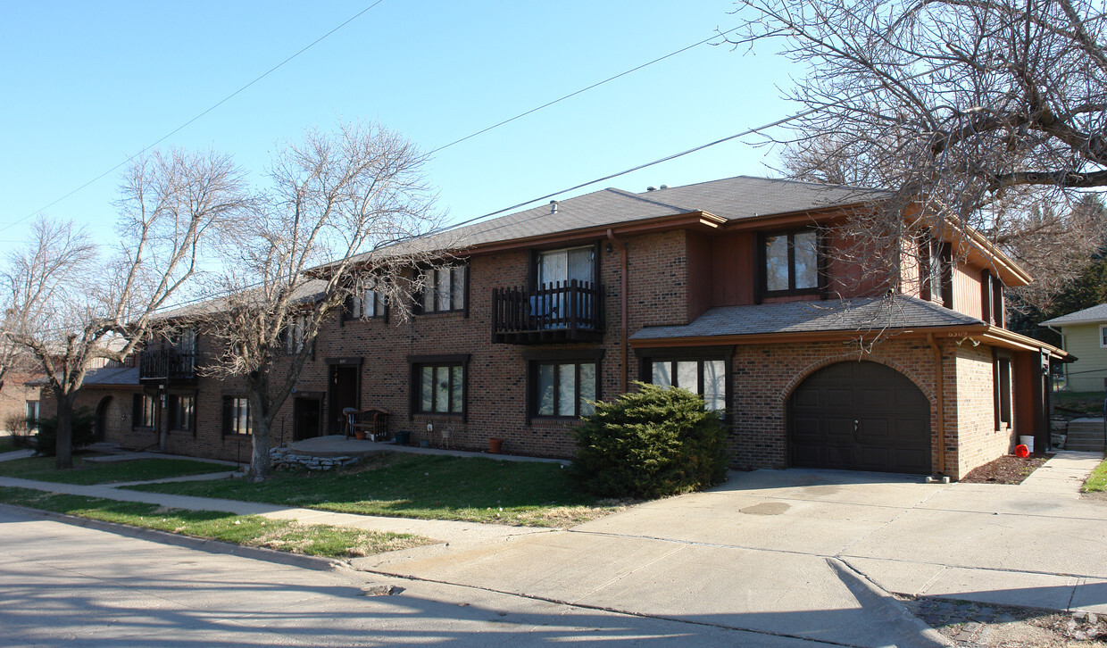 Primary Photo - Madison Court Apartments