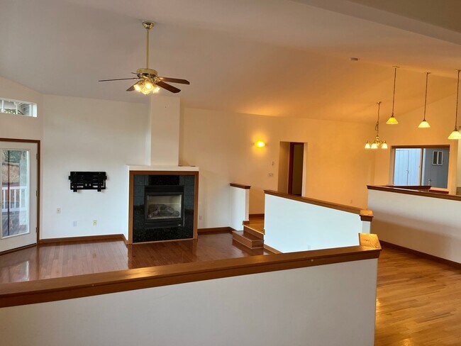 Building Photo - View Home in Poulsbo
