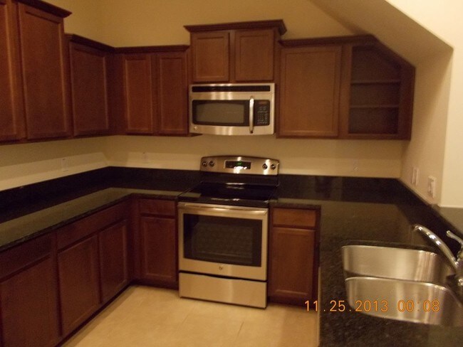 Building Photo - Windermere Townhome