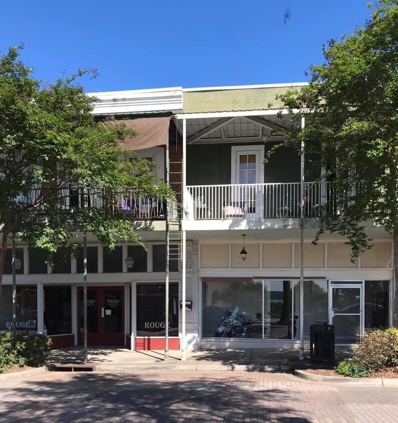Front of Building - 1512 Walnut St