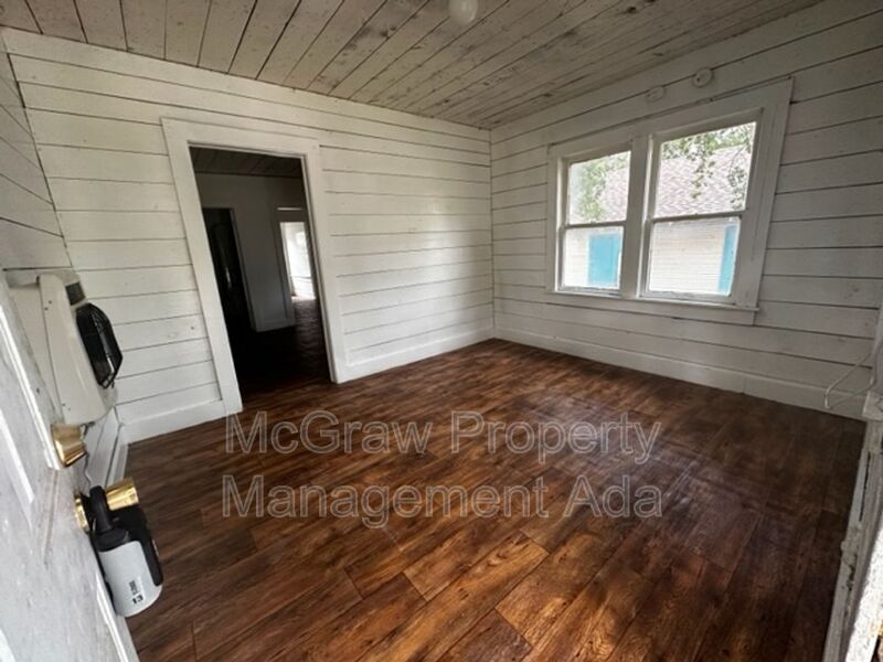 515 E 16th St, Ada, OK 74820 Condo for Rent in Ada, OK