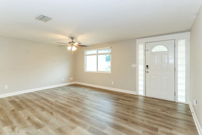 Building Photo - 2553 Chancery Dr