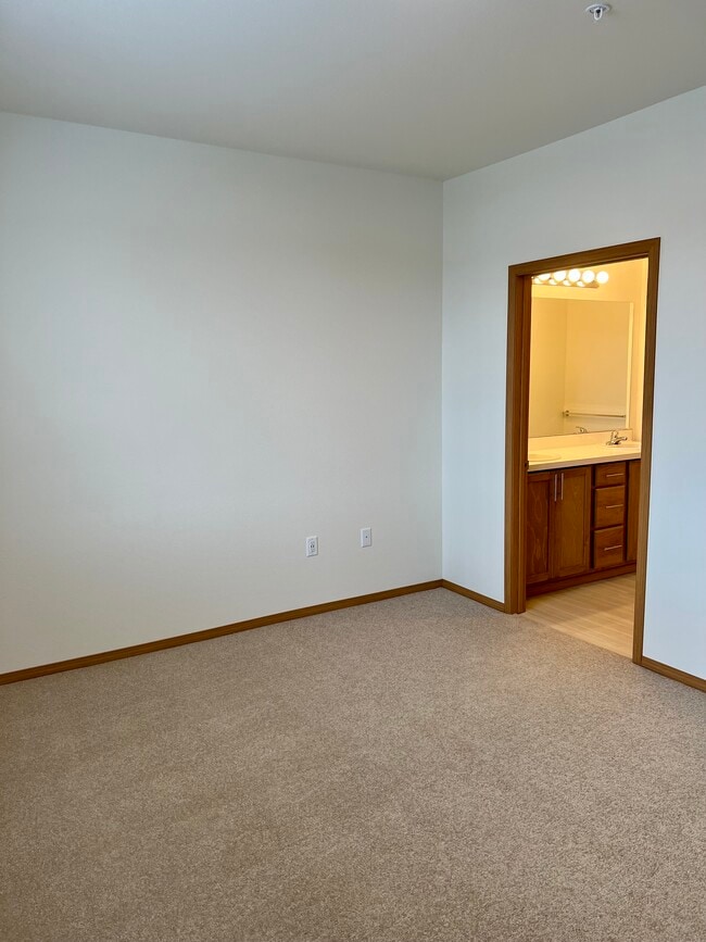 Master Bedroom 3x2 Detached - Bluegrass Farms Apartments