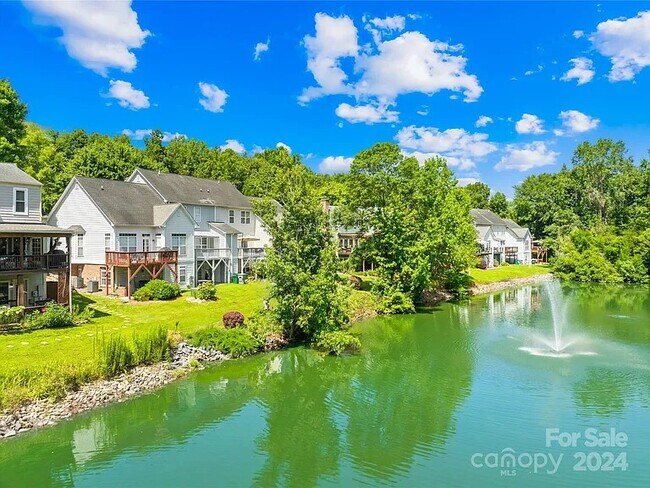 Foto del edificio - 6221 Padget Parrish Ct