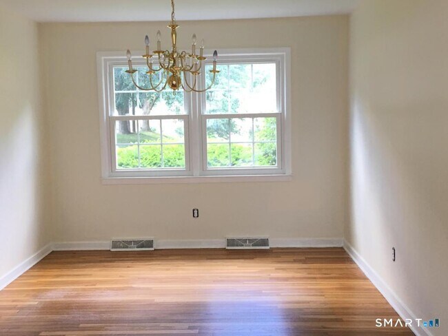 Foto del edificio - 82 Heritage Hill Rd