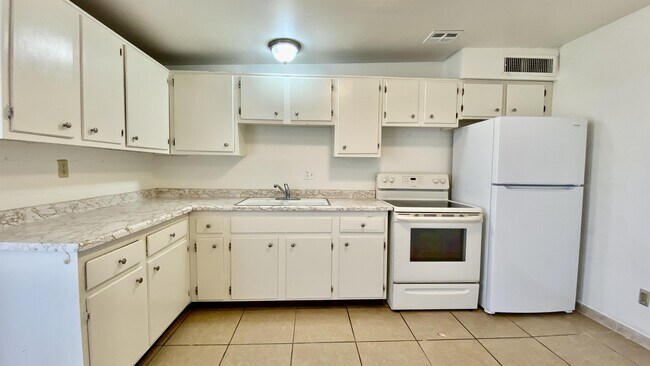 Foto del edificio - 3519 E Ellington Pl