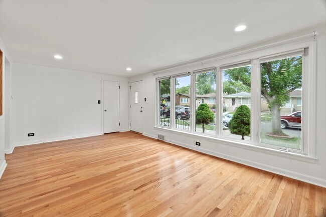 Foto del edificio - 5239 S Rutherford Ave