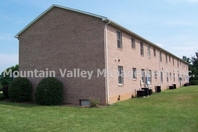 Building Photo - 1374 Reservoir St