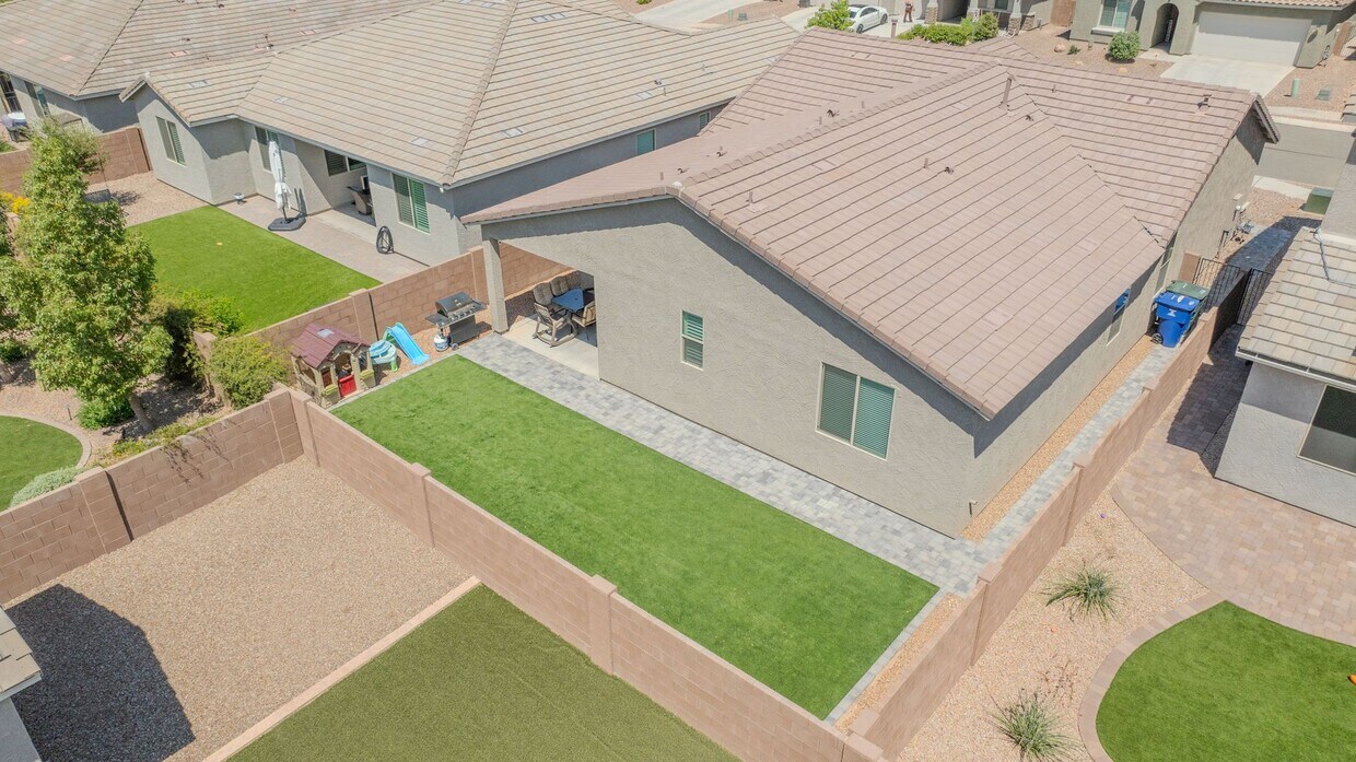 Primary Photo - 3 Bedrooms, 2.5 Bathrooms