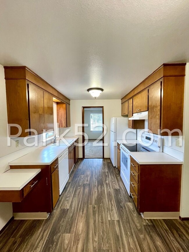 Building Photo - 2 Bedroom Townhome in Fircrest!