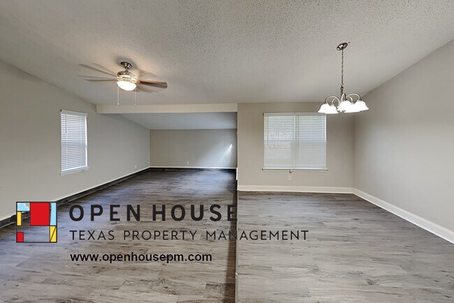 Building Photo - 4701 Crestmont Ct, Arlington