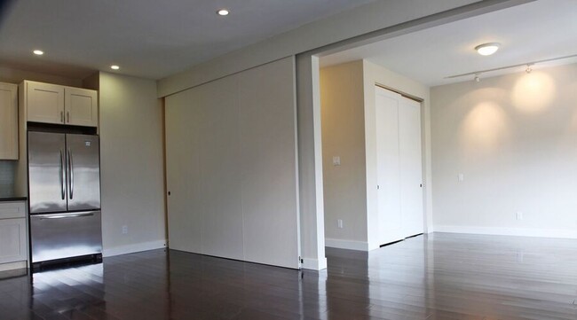 Building Photo - Modern 2bd/2ba Renovation in Prime Noe Val...