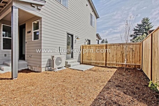 Foto del edificio - 1528-B: 2 Bed, 2.5 Bathroom Townhome Near ...