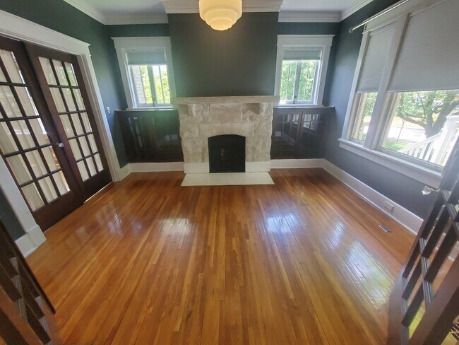 Foto del edificio - Check out this beautiful 3BR/2BA bungalow ...