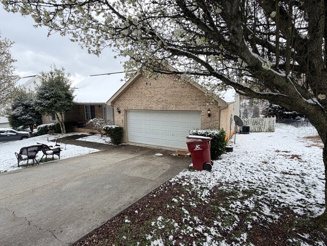 Building Photo - 104 Laurel Canyon
