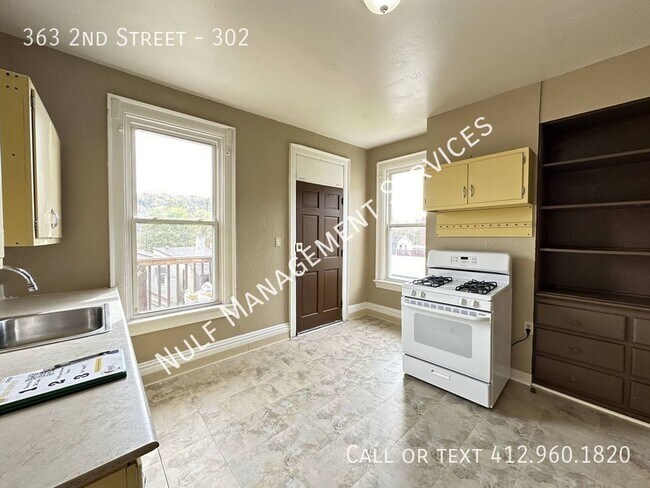 Building Photo - Efficient 2bed, 1 bath apartment near Pitc...
