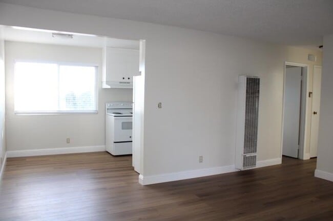 Building Photo - 5234 Sacramento Ave