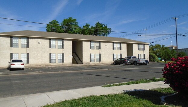 1402 S Wall St Unit 7, Belton, TX 76513 Apartment for