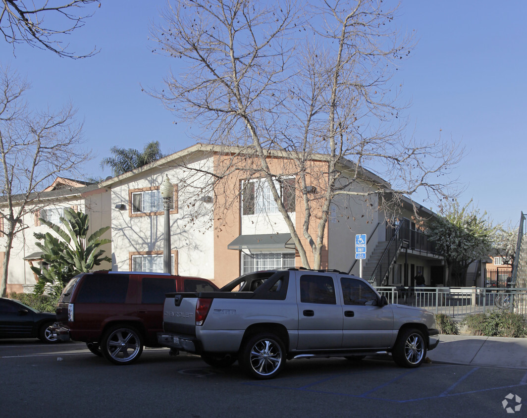 Primary Photo - 1102 S Minnie St