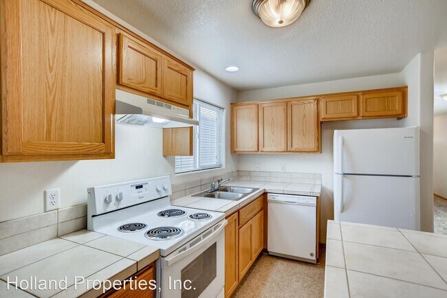 Building Photo - 3 br, 2.5 bath House - 8217 SE 45th Ave.