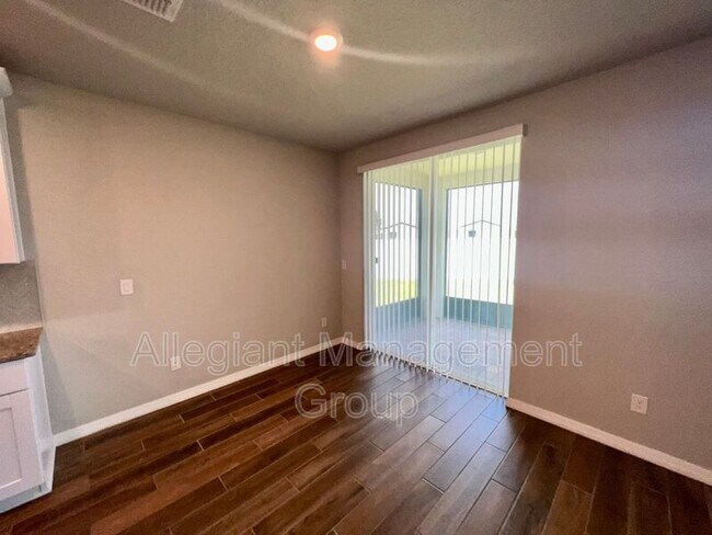 Building Photo - 128 Towns Cir