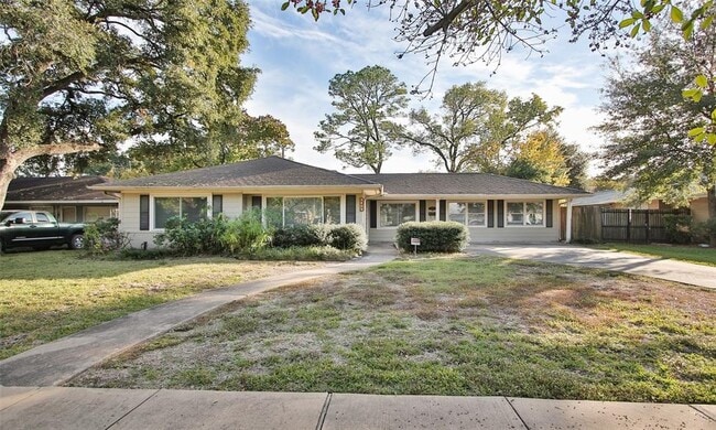 Building Photo - 4809 Saxon St