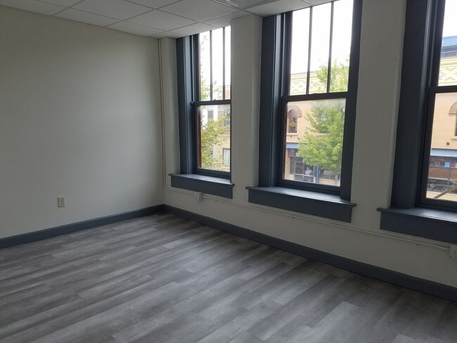 Fotografía del edificio - 115 W North St