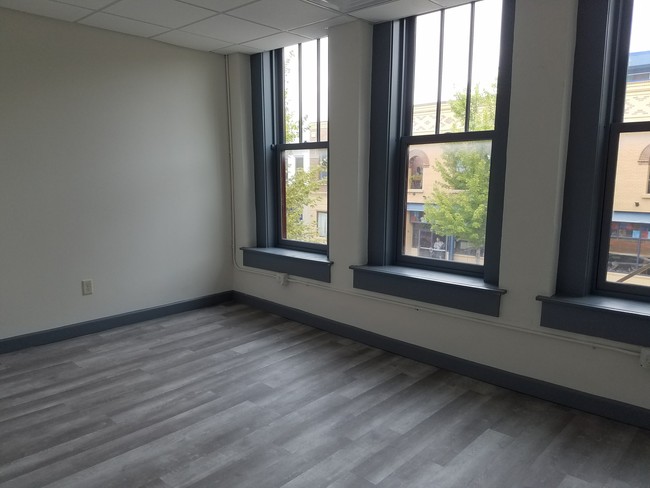 Front Bedbroom - 115 W North St
