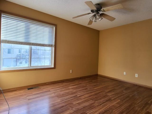 Foto del edificio - Updated 3 bedroom townhome conveniently lo...