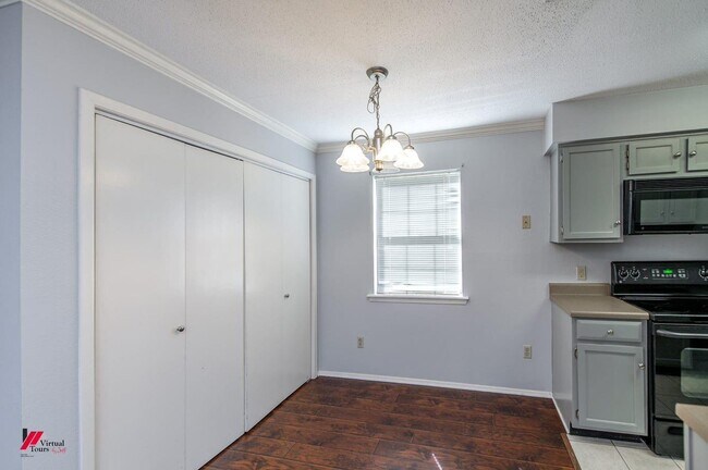 Building Photo - 3636 Greenacres Place Dr