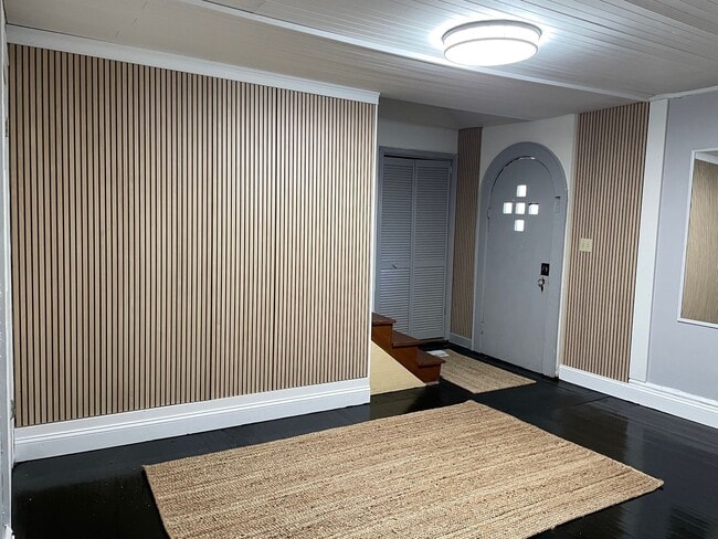 Building Photo - 1098