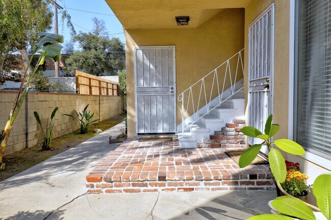 Building Photo - 10459 Riverside Dr