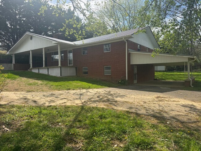Foto del edificio - 3 Bedroom, 2 Bathroom Home located in Greeneville, TN