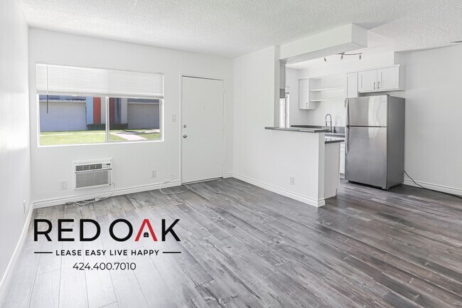 Foto del edificio - Spacious, Bright, and Sunny Completely Rem...