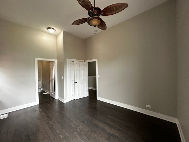 Foto del edificio - 3330 S Indiana Ave