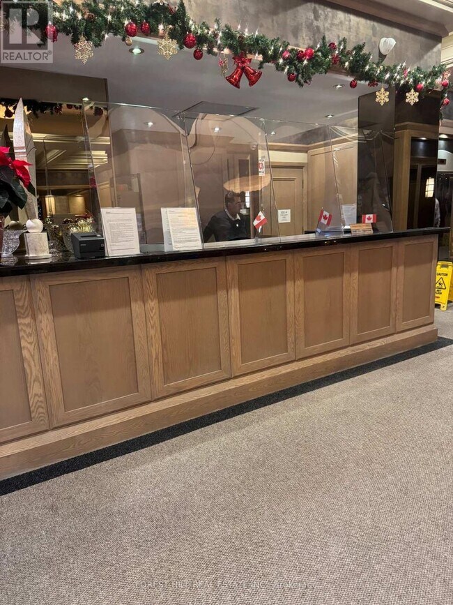 Photo du bâtiment - 909 Bay St.