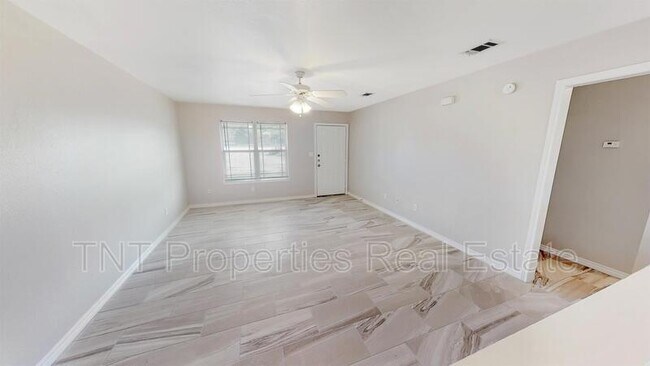 Building Photo - 9836 Risky's Ranch Dr