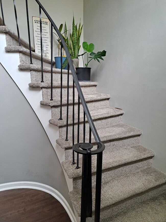Building Photo - 3551 Burbank Dr