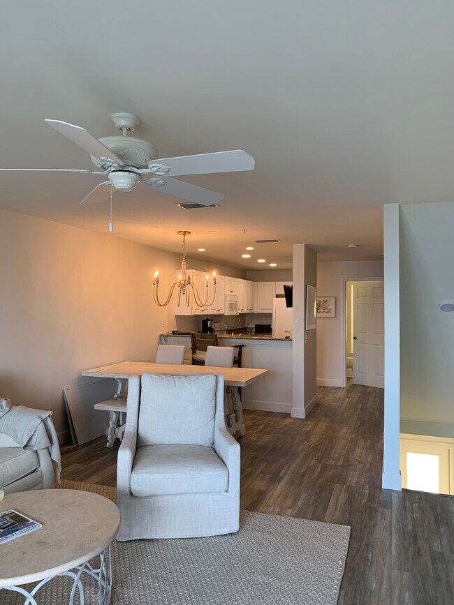 Foto del edificio - 16068 Innerarity Point Rd