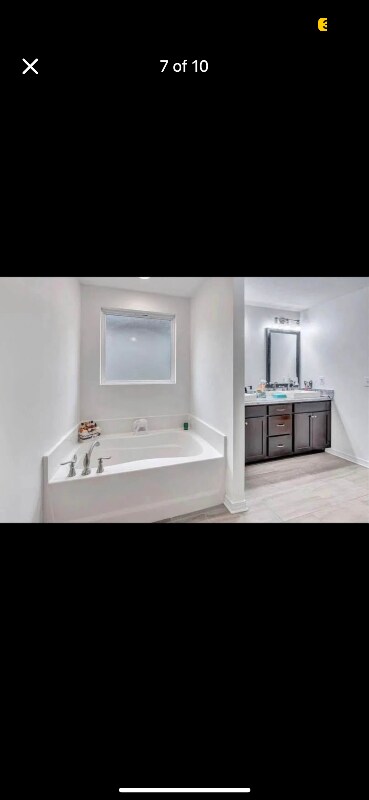 Foto del edificio - 448 Eisenhower Dr