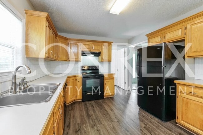 Building Photo - Beautiful 3 Bedroom Raised Ranch in Raymore!