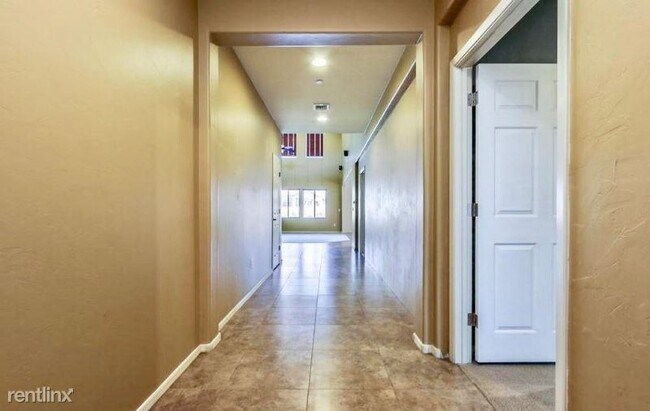 Building Photo - 5 br, 3 bath House - 1069 E Pecan Orchard Lp